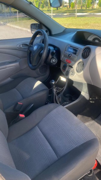 TOYOTA ETIOS 1.5 X SEDAN 16V 2013/2013 NEURI VEÍCULOS LAJEADO / Carros no Vale
