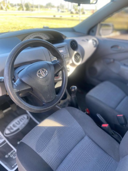 TOYOTA ETIOS 1.5 X SEDAN 16V 2013/2013 NEURI VEÍCULOS LAJEADO / Carros no Vale