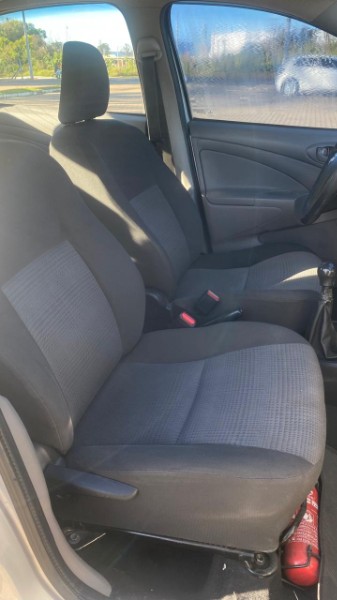 TOYOTA ETIOS 1.5 X SEDAN 16V 2013/2013 NEURI VEÍCULOS LAJEADO / Carros no Vale