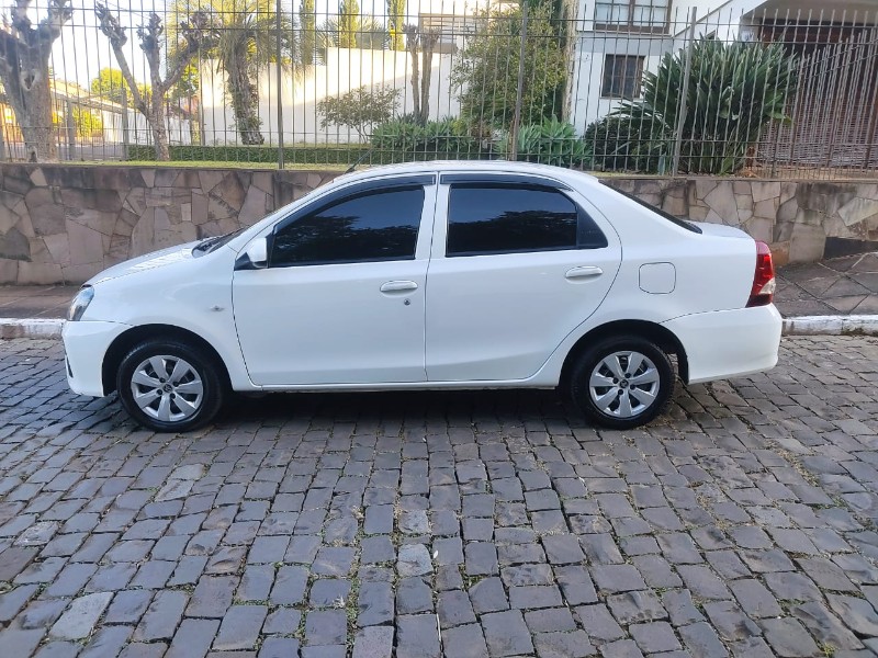 TOYOTA ETIOS SEDAN X 1.5 2020/2021 ALTERNATIVA VEÍCULOS LAJEADO / Carros no Vale