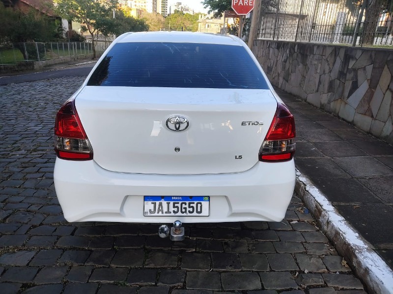 TOYOTA ETIOS SEDAN X 1.5 2020/2021 ALTERNATIVA VEÍCULOS LAJEADO / Carros no Vale