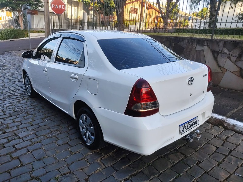 TOYOTA ETIOS SEDAN X 1.5 2020/2021 ALTERNATIVA VEÍCULOS LAJEADO / Carros no Vale