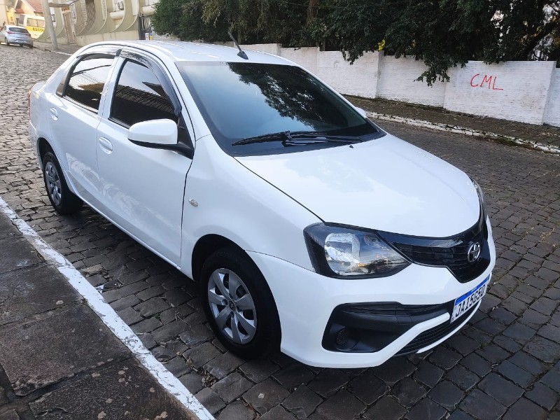 TOYOTA ETIOS SEDAN X 1.5 2020/2021 ALTERNATIVA VEÍCULOS LAJEADO / Carros no Vale