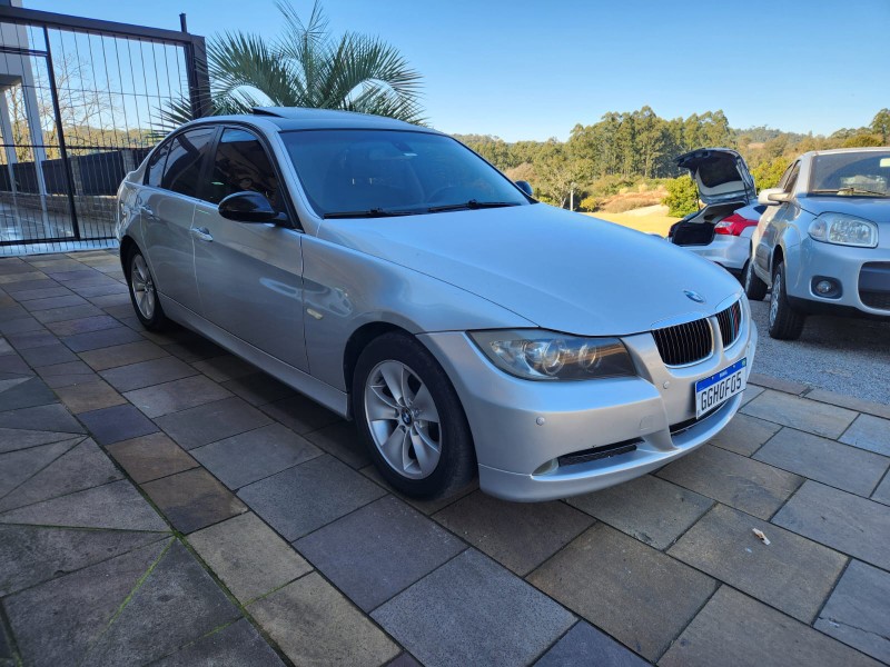 BMW 320i 2.0 2007/2008 TS VEÍCULOS ANTA GORDA / Carros no Vale