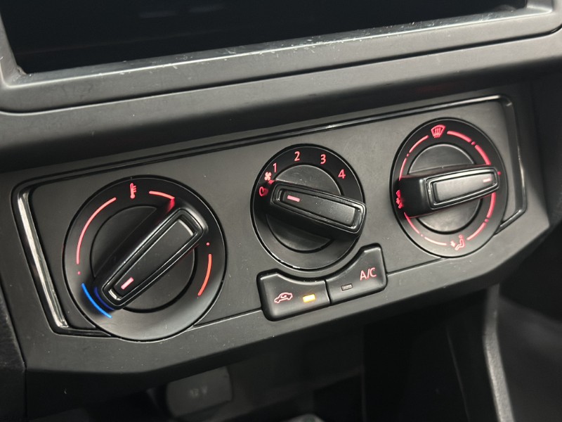 VOLKSWAGEN VOYAGE 1.0 12V 2021/2022 MAIS FÁCIL VEÍCULOS SANTA CRUZ DO SUL / Carros no Vale