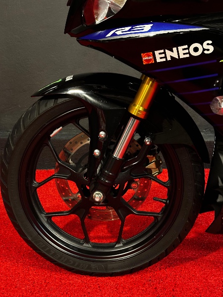 YAMAHA YZF-R3 MONSTER /2023 EXCLUSIVO VEÍCULOS SANTA CRUZ DO SUL / Carros no Vale