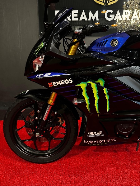 YAMAHA YZF-R3 MONSTER /2023 EXCLUSIVO VEÍCULOS SANTA CRUZ DO SUL / Carros no Vale