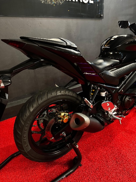 YAMAHA YZF-R3 MONSTER /2023 EXCLUSIVO VEÍCULOS SANTA CRUZ DO SUL / Carros no Vale