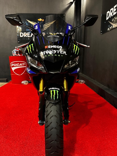 YAMAHA YZF-R3 MONSTER /2023 EXCLUSIVO VEÍCULOS SANTA CRUZ DO SUL / Carros no Vale