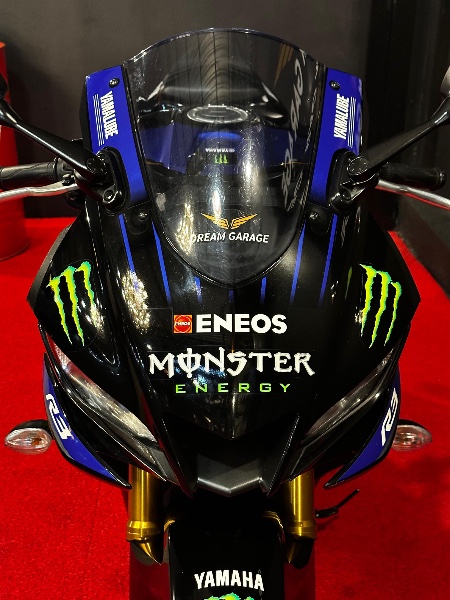 YAMAHA YZF-R3 MONSTER /2023 EXCLUSIVO VEÍCULOS SANTA CRUZ DO SUL / Carros no Vale