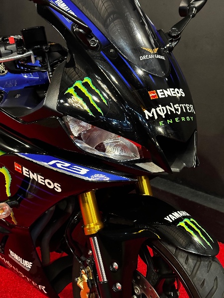 YAMAHA YZF-R3 MONSTER /2023 EXCLUSIVO VEÍCULOS SANTA CRUZ DO SUL / Carros no Vale