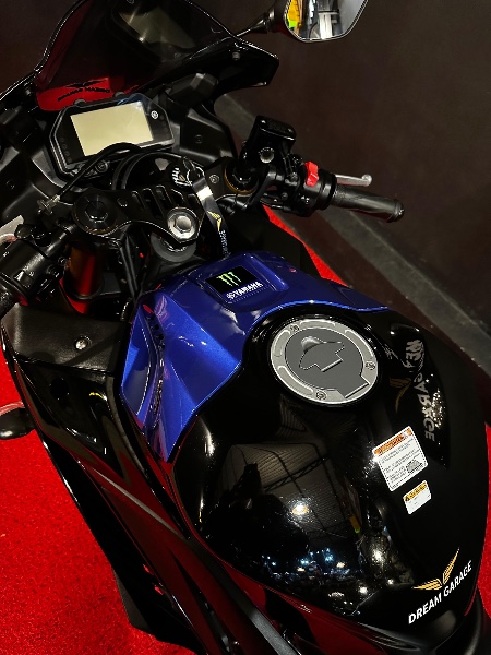 YAMAHA YZF-R3 MONSTER /2023 EXCLUSIVO VEÍCULOS SANTA CRUZ DO SUL / Carros no Vale