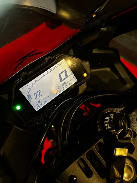 YAMAHA YZF-R3 MONSTER /2023 EXCLUSIVO VEÍCULOS SANTA CRUZ DO SUL / Carros no Vale