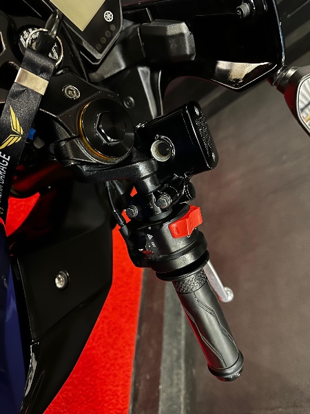 YAMAHA YZF-R3 MONSTER /2023 EXCLUSIVO VEÍCULOS SANTA CRUZ DO SUL / Carros no Vale