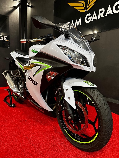 KAWASAKI NINJA 300 /2015 EXCLUSIVO VEÍCULOS SANTA CRUZ DO SUL / Carros no Vale