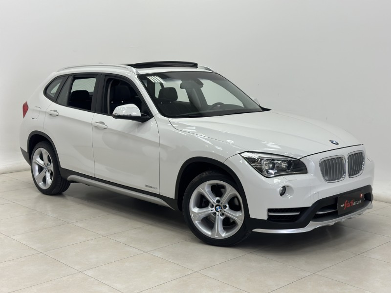 BMW X1 2.0 16V TURBO ACTIVEFLEX SDRIVE20I 4P AUTOMÁTICO 2014/2015 MAIS FÁCIL VEÍCULOS SANTA CRUZ DO SUL / Carros no Vale