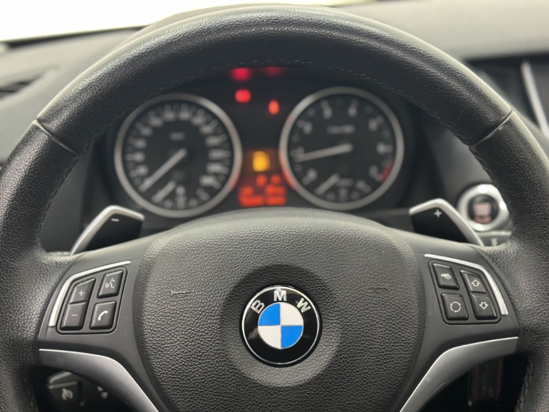 BMW X1 2.0 16V TURBO ACTIVEFLEX SDRIVE20I 4P AUTOMÁTICO 2014/2015 MAIS FÁCIL VEÍCULOS SANTA CRUZ DO SUL / Carros no Vale