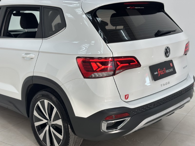 VOLKSWAGEN TAOS HIGHLINE 1.4 250 TSI FLEX AUT. 2021/2022 MAIS FÁCIL VEÍCULOS SANTA CRUZ DO SUL / Carros no Vale