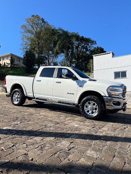 DODGE RAM 2500 LARAMIE 6.7 TDI CD 4X4 DIES 2022/2022 BOSCO AUTOMÓVEIS GUAPORÉ / Carros no Vale