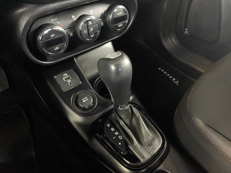 FIAT TORO FREEDOM 1.8 16V AT6 2018/2019 DUARTE VEÍCULOS PORTO ALEGRE / Carros no Vale