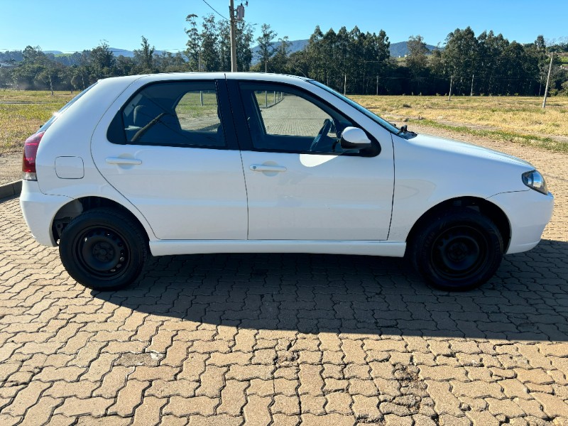 FIAT PALIO 1.0 FIRE 8V /2015 RT 811 VEÍCULOS ARROIO DO MEIO / Carros no Vale