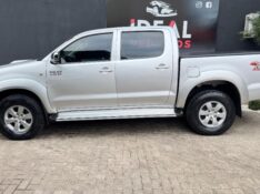 TOYOTA HILUX SRV 4X4 CABINE DUPLA 3.0 TURBO INTERCOOLER 16V /2011 IDEAL VEÍCULOS LAJEADO / Carros no Vale