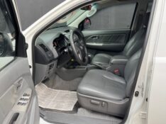 TOYOTA HILUX 2.7 SRV CD 4X4 /2014 IDEAL VEÍCULOS LAJEADO / Carros no Vale