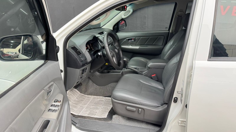 TOYOTA HILUX 2.7 SRV CD 4X4 /2014 IDEAL VEÍCULOS LAJEADO / Carros no Vale