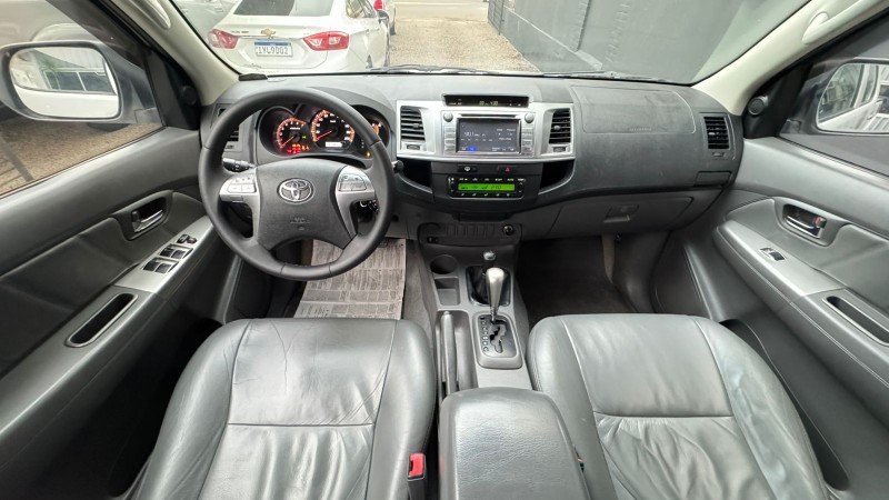 TOYOTA HILUX 2.7 SRV CD 4X4 /2014 IDEAL VEÍCULOS LAJEADO / Carros no Vale