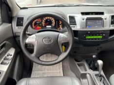 TOYOTA HILUX 2.7 SRV CD 4X4 /2014 IDEAL VEÍCULOS LAJEADO / Carros no Vale