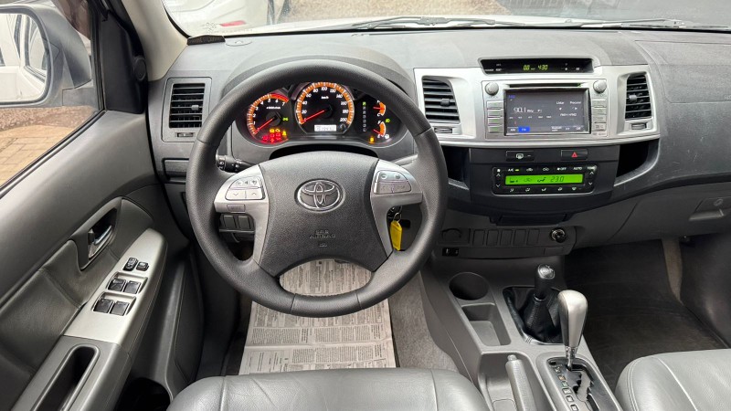 TOYOTA HILUX 2.7 SRV CD 4X4 /2014 IDEAL VEÍCULOS LAJEADO / Carros no Vale