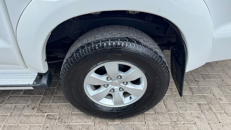TOYOTA HILUX 2.7 SRV CD 4X4 /2014 IDEAL VEÍCULOS LAJEADO / Carros no Vale