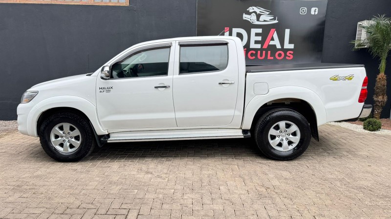 TOYOTA HILUX 2.7 SRV CD 4X4 /2014 IDEAL VEÍCULOS LAJEADO / Carros no Vale