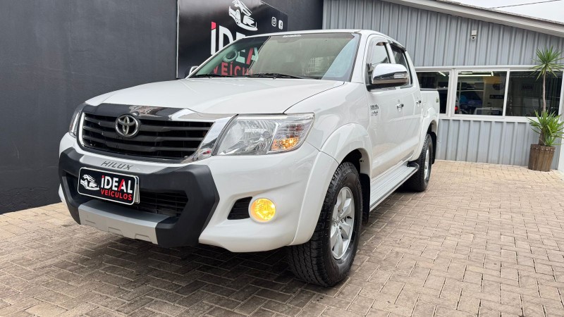 TOYOTA HILUX 2.7 SRV CD 4X4 /2014 IDEAL VEÍCULOS LAJEADO / Carros no Vale