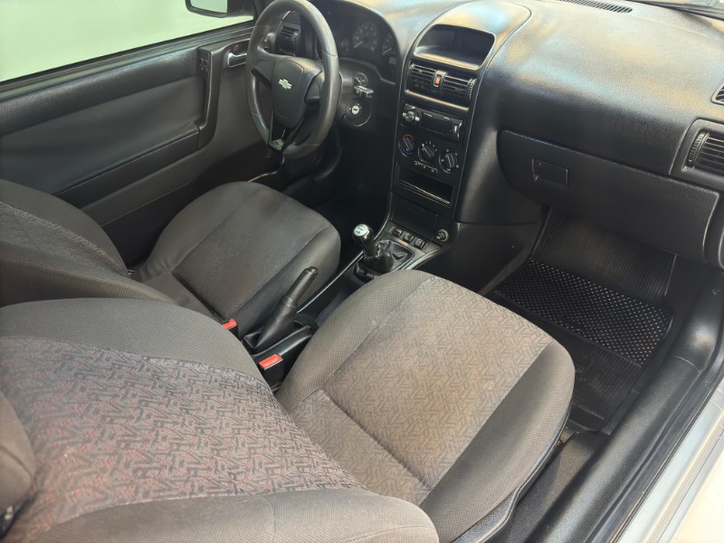 CHEVROLET ASTRA HATCH ADVANTAGE 2005/2005 LUCAS AUTOMÓVEIS BOM RETIRO DO SUL / Carros no Vale