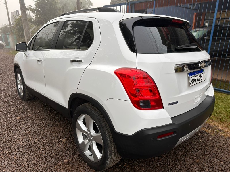 CHEVROLET TRACKER LTZ 1.8 ECOTEC 2014/2014 MENEGHINI VEÍCULOS ARROIO DO MEIO / Carros no Vale
