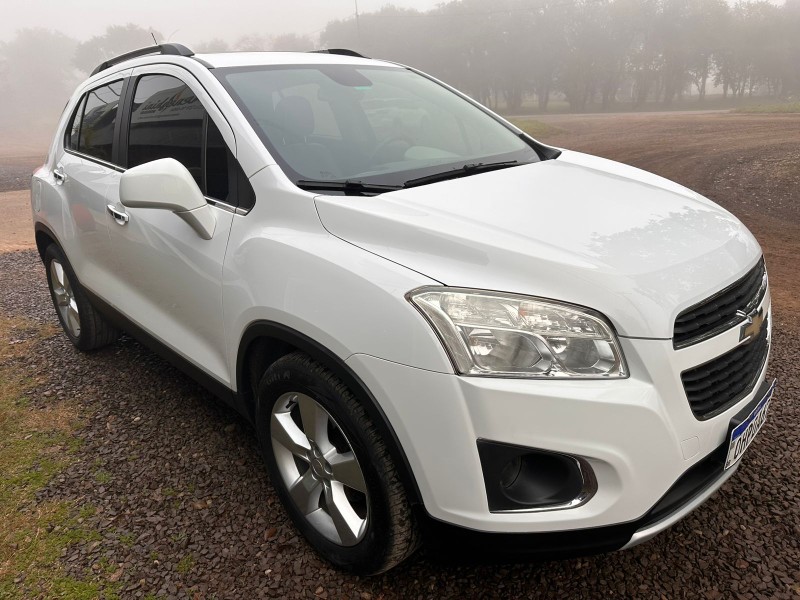 CHEVROLET TRACKER LTZ 1.8 ECOTEC 2014/2014 MENEGHINI VEÍCULOS ARROIO DO MEIO / Carros no Vale