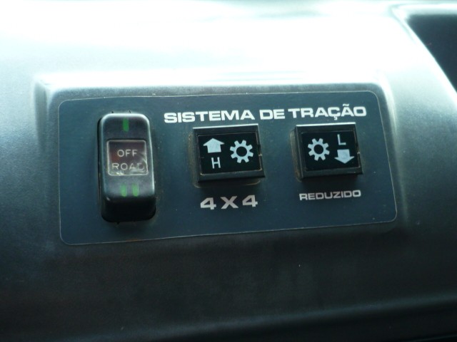 TROLLER RF-SPORT 2.0MI 2000/2000 PREMIUM AUTOMÓVEIS ARROIO DO MEIO / Carros no Vale