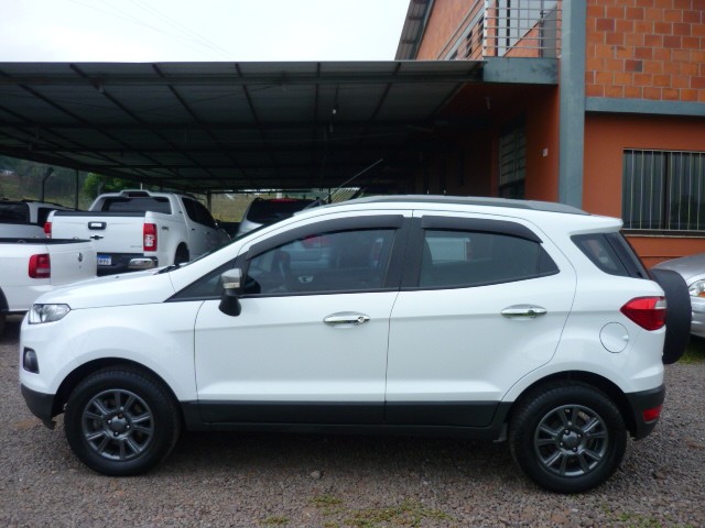 FORD ECOSPORT 1.6 FREESTYLE 2014/2015 PREMIUM AUTOMÓVEIS ARROIO DO MEIO / Carros no Vale