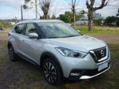 NISSAN KICKS 1.6 16V FLEX SV 4P XTRONIC 2017/2018 PREMIUM AUTOMÓVEIS ARROIO DO MEIO / Carros no Vale