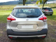 NISSAN KICKS 1.6 16V FLEX SV 4P XTRONIC 2017/2018 PREMIUM AUTOMÓVEIS ARROIO DO MEIO / Carros no Vale