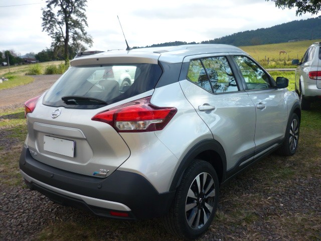 NISSAN KICKS 1.6 16V FLEX SV 4P XTRONIC 2017/2018 PREMIUM AUTOMÓVEIS ARROIO DO MEIO / Carros no Vale