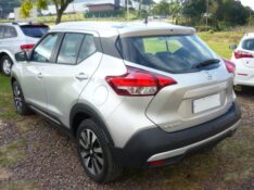 NISSAN KICKS 1.6 16V FLEX SV 4P XTRONIC 2017/2018 PREMIUM AUTOMÓVEIS ARROIO DO MEIO / Carros no Vale