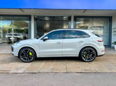 PORSCHE CAYENNE 3.0 V6 E-HYBRID PLATINUM EDITION AWD TIPTRONIC S 2022/2023 SÉTIMA VEÍCULOS GUAPORÉ / Carros no Vale
