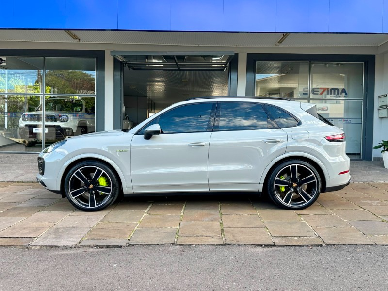 PORSCHE CAYENNE 3.0 V6 E-HYBRID PLATINUM EDITION AWD TIPTRONIC S 2022/2023 SÉTIMA VEÍCULOS GUAPORÉ / Carros no Vale