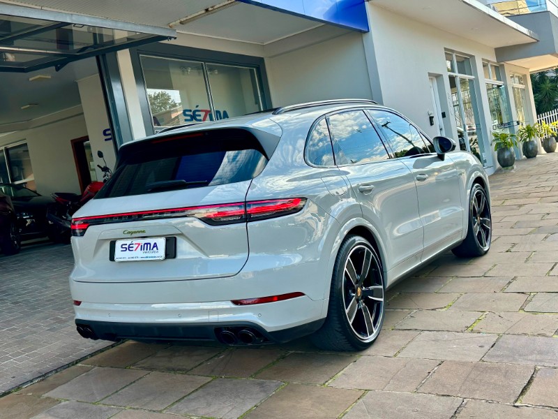 PORSCHE CAYENNE 3.0 V6 E-HYBRID PLATINUM EDITION AWD TIPTRONIC S 2022/2023 SÉTIMA VEÍCULOS GUAPORÉ / Carros no Vale