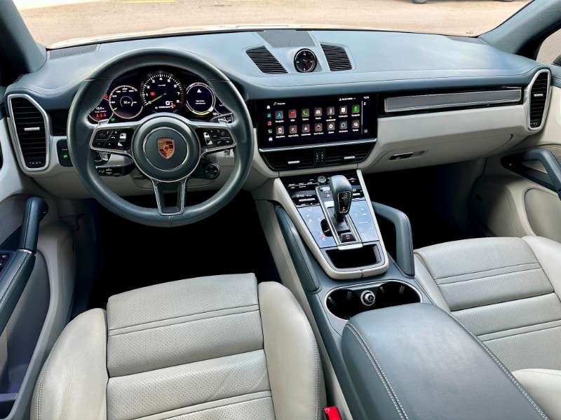 PORSCHE CAYENNE 3.0 V6 E-HYBRID PLATINUM EDITION AWD TIPTRONIC S 2022/2023 SÉTIMA VEÍCULOS GUAPORÉ / Carros no Vale
