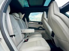 PORSCHE CAYENNE 3.0 V6 E-HYBRID PLATINUM EDITION AWD TIPTRONIC S 2022/2023 SÉTIMA VEÍCULOS GUAPORÉ / Carros no Vale
