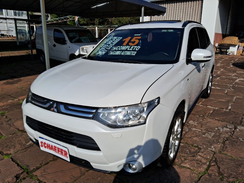 MITSUBISHI OUTLANDER 3.0 GT 4X4 V6 24V 2014/2015 SCHAEFER AUTOMÓVEIS TEUTÔNIA / Carros no Vale