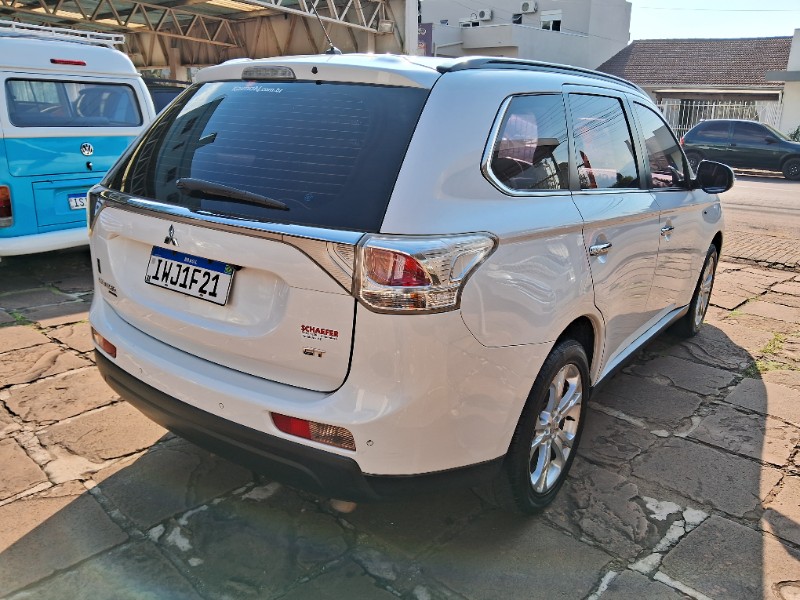 MITSUBISHI OUTLANDER 3.0 GT 4X4 V6 24V 2014/2015 SCHAEFER AUTOMÓVEIS TEUTÔNIA / Carros no Vale